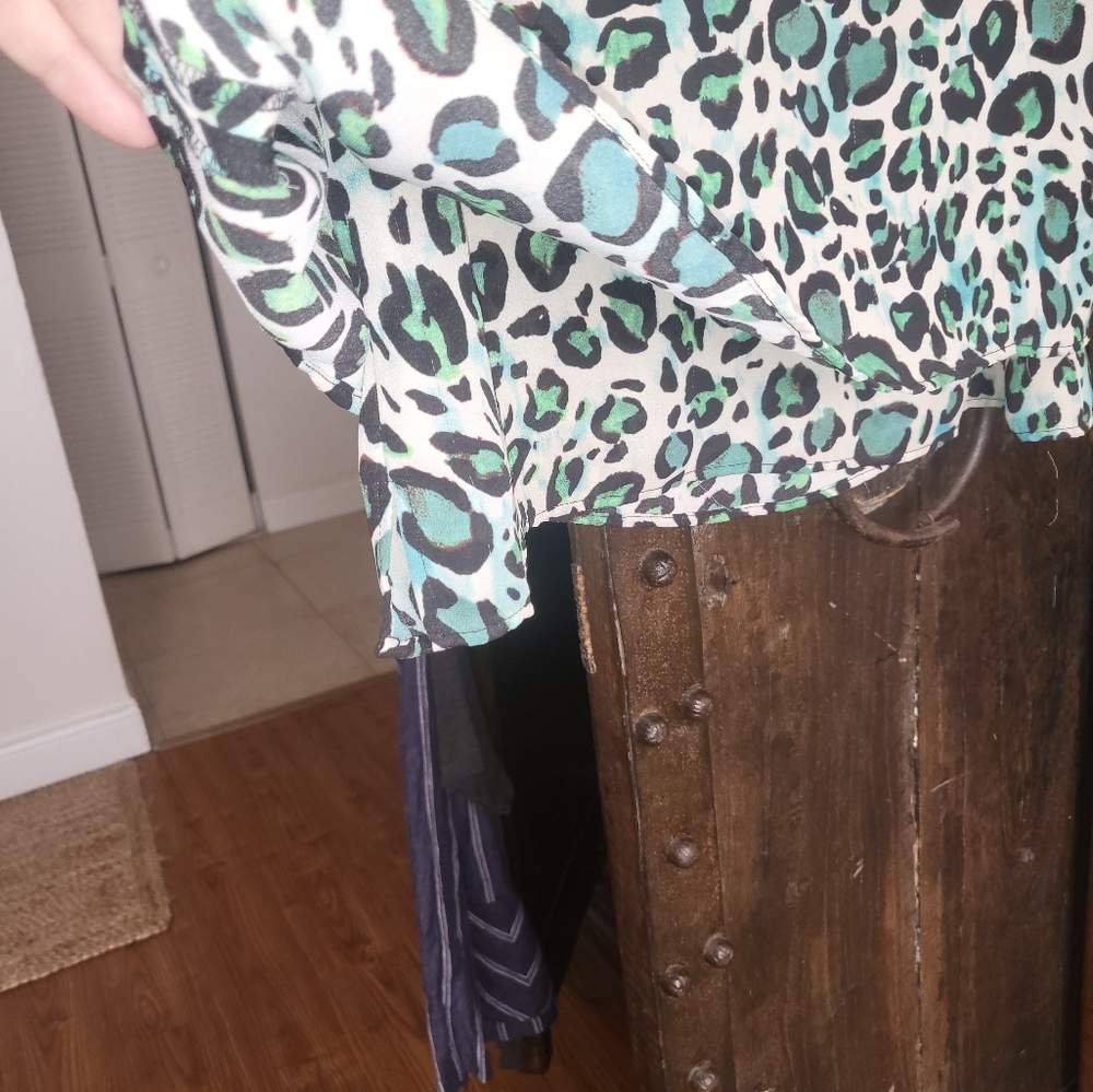 CABI TOP SIZE m in Animal print - Picture 4 of 5